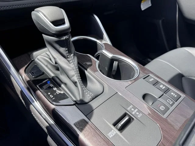 2026 Toyota Highlander Hybrid - Image 15