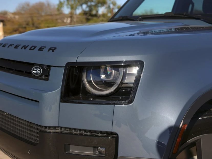 2026 Land Rover Defender 110 - Image 2