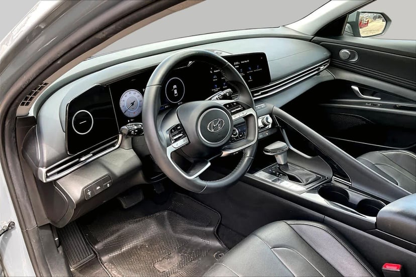 2022 Hyundai Elantra - Image 18