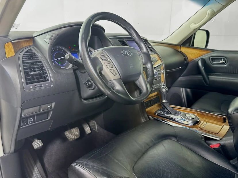 2013 INFINITI QX56 - Image 10