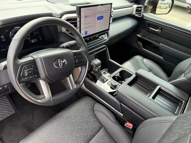 2025 Toyota Tundra - Image 9