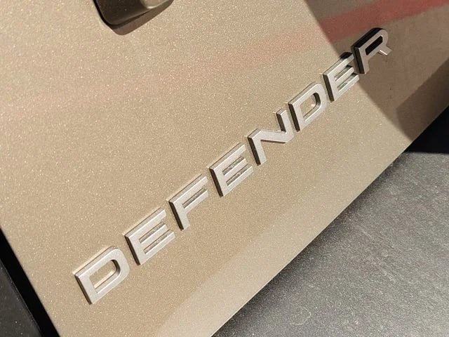 2026 Land Rover Defender 110 - Image 8