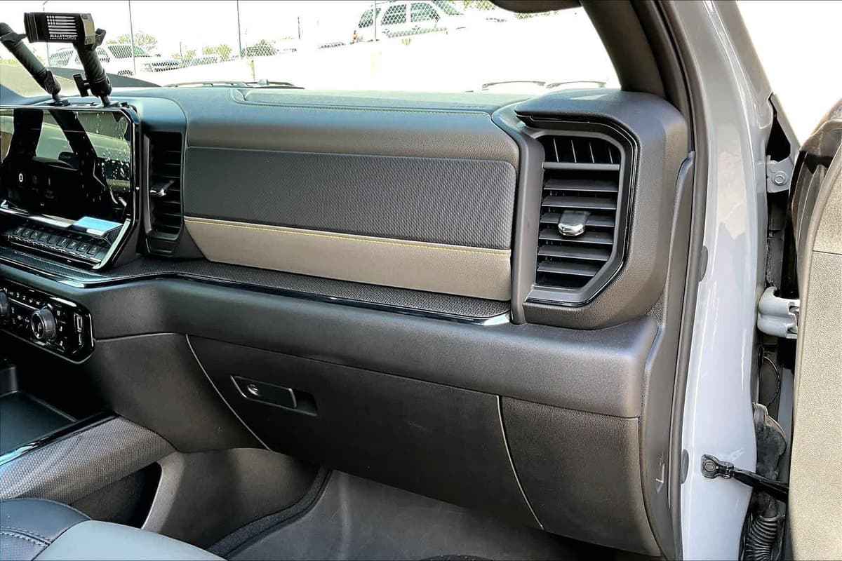 2024 Chevrolet Silverado 2500HD - Image 21