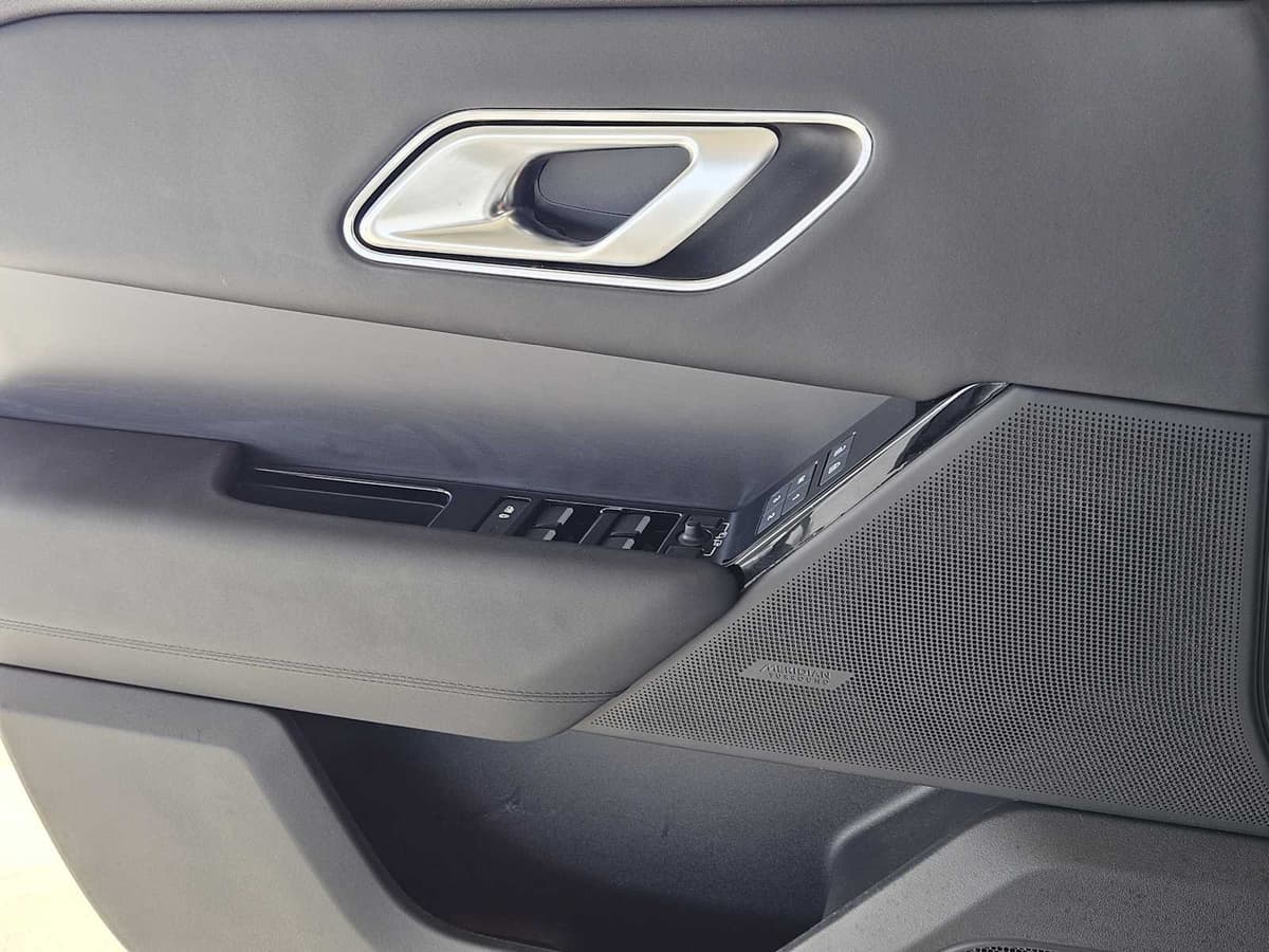 2026 Land Rover Range Rover Velar - Image 21