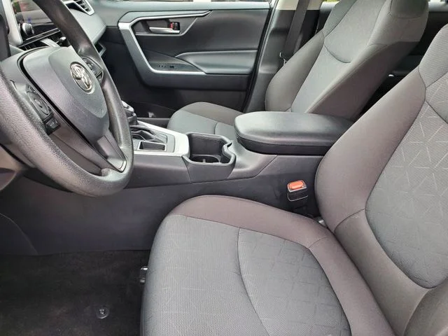 2025 Toyota RAV4 - Image 9