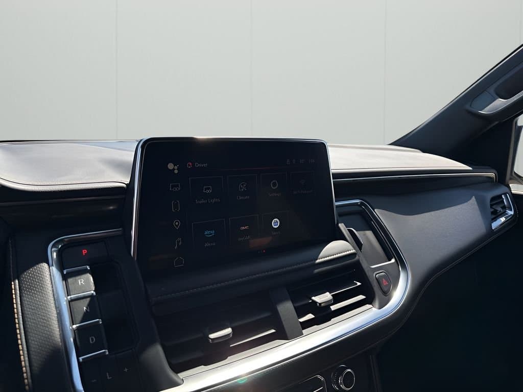 2023 GMC Yukon - Image 35