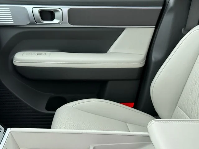 2025 Hyundai Santa Fe - Image 10