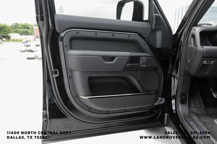 2026 Land Rover Defender 110 - Image 39