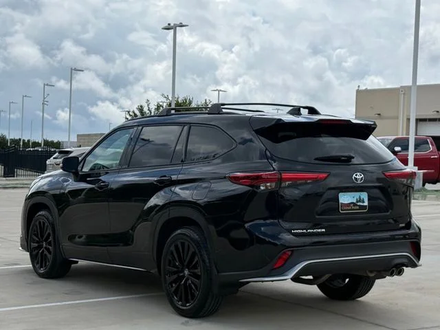 2023 Toyota Highlander - Image 4