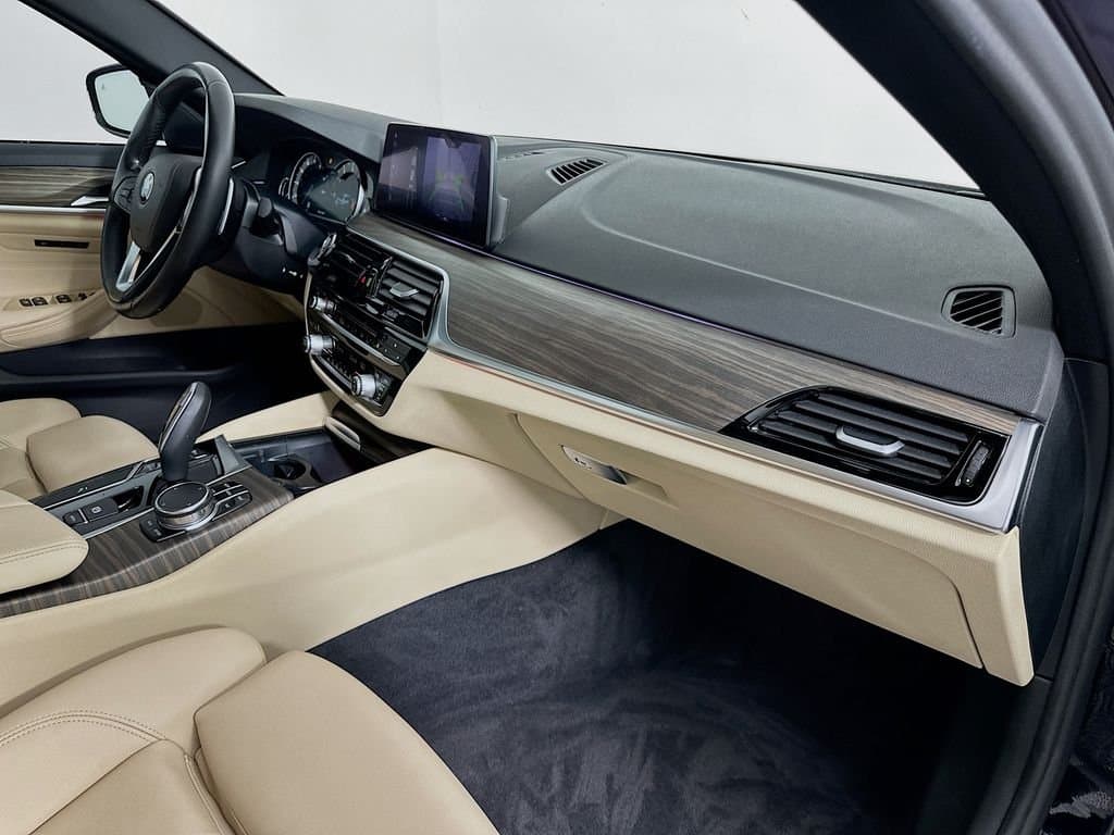 2019 BMW 5 Series - Image 30