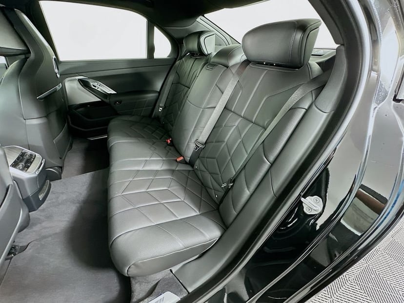 2026 BMW i7 - Image 17
