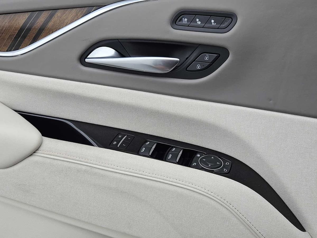 2023 Cadillac Escalade ESV - Image 21