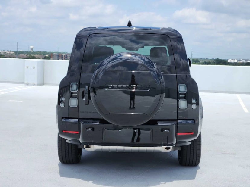2026 LAND ROVER Defender 130 - Image 7