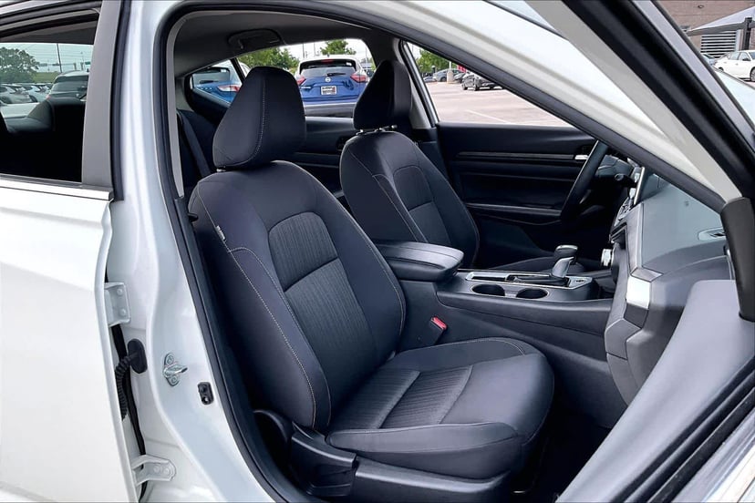 2025 Nissan Altima - Image 9