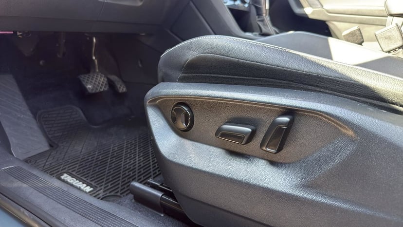 2021 Volkswagen Tiguan - Image 11