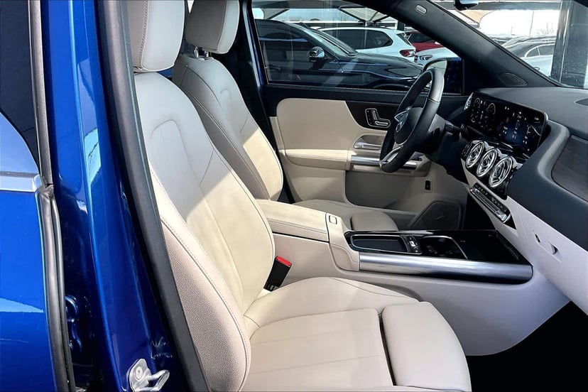 2025 Mercedes-Benz GLA 250 - Image 9