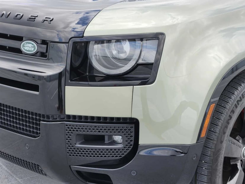 2025 Land Rover Defender - Image 8