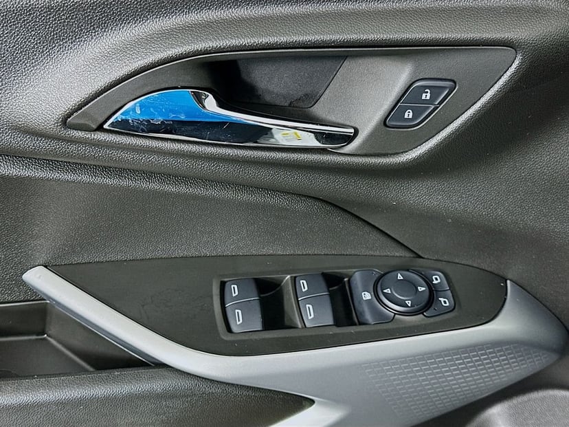 2025 Chevrolet Trax - Image 17