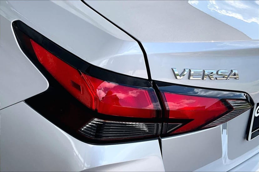 2025 Nissan Versa - Image 28