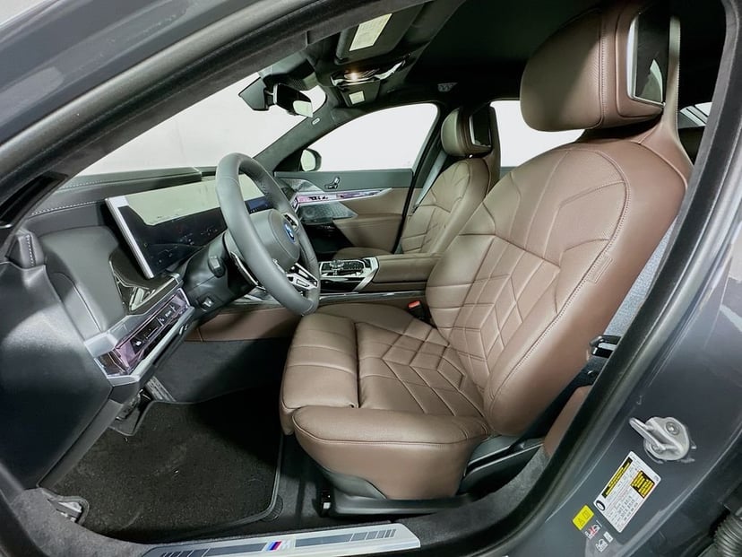 2026 BMW i7 - Image 16
