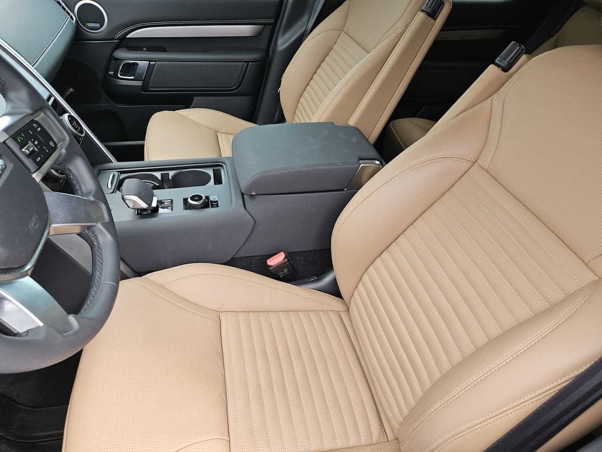 2025 Land Rover Discovery - Image 11