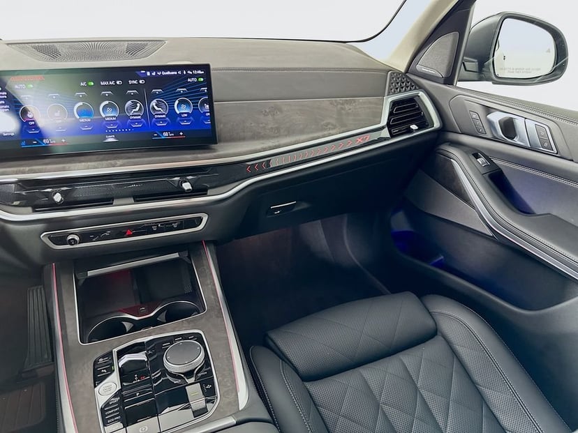 2023 BMW X7 - Image 24