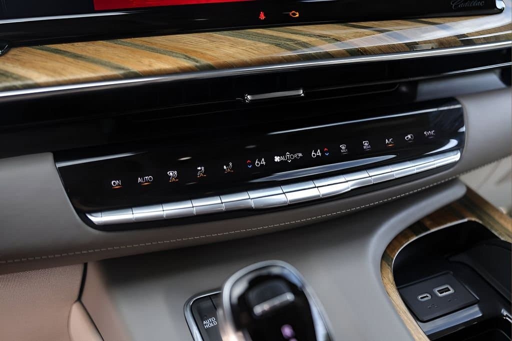 2021 Cadillac Escalade - Image 20