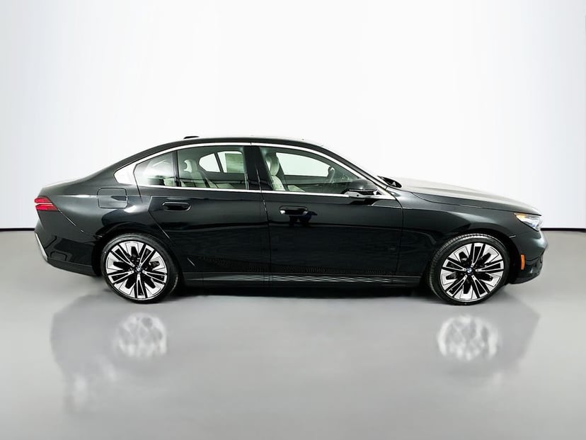 2026 BMW i5 - Image 3