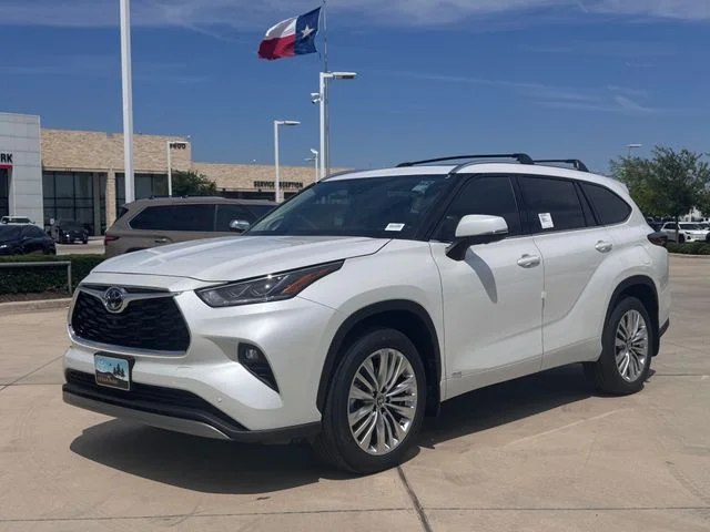 2026 Toyota Highlander Hybrid - Image 8