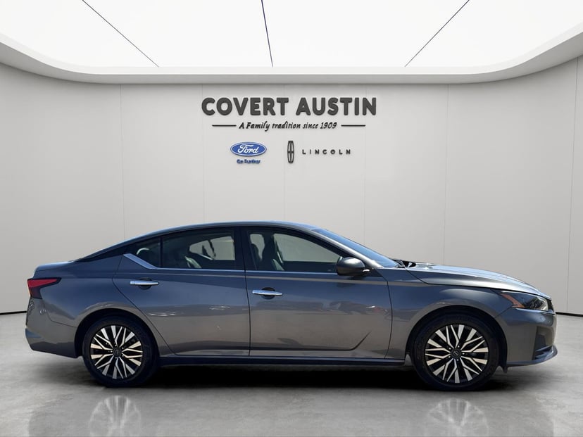 2024 Nissan Altima - Image 6