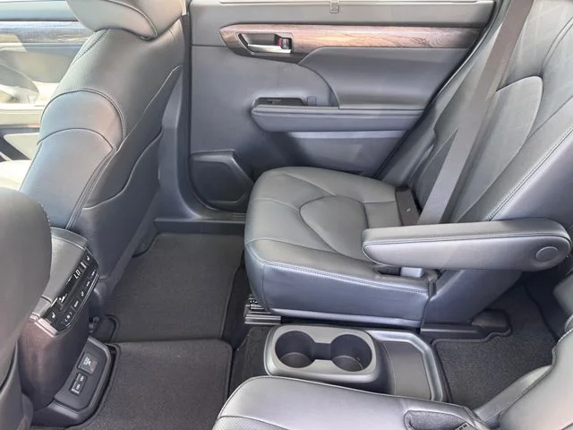 2026 Toyota Highlander Hybrid - Image 21