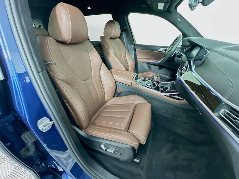 2020 BMW X7 - Image 30