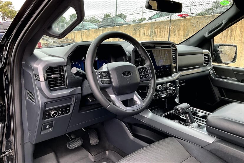2025 Ford F-150 - Image 18