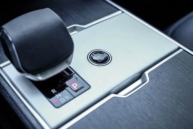 2026 Land Rover Range Rover - Image 23