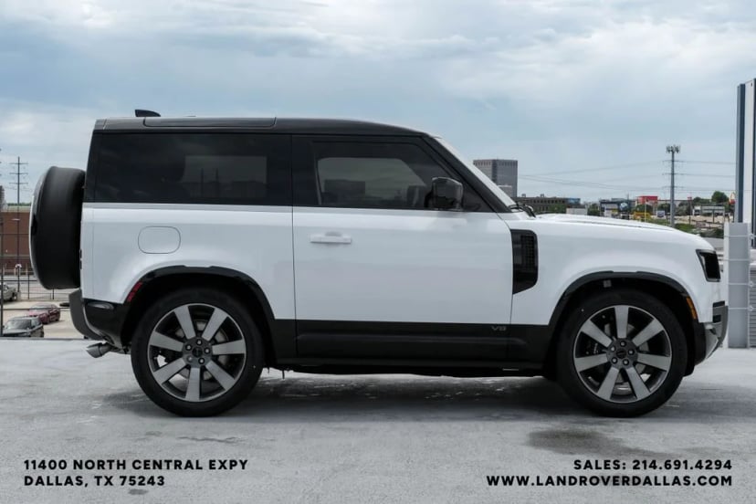 2026 Land Rover Defender 90 - Image 6