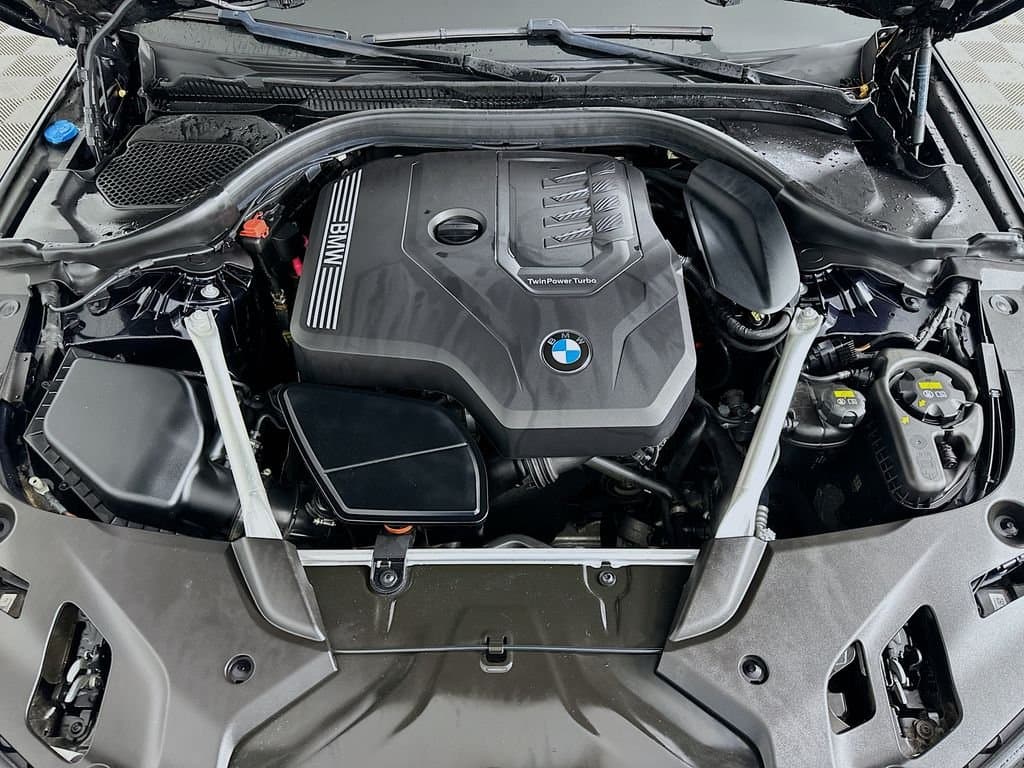 2023 BMW 5 Series - Image 31