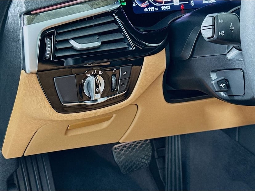 2023 BMW 5 Series - Image 10