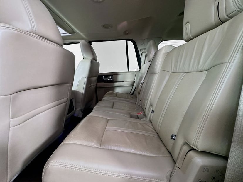 2017 Lincoln Navigator - Image 31