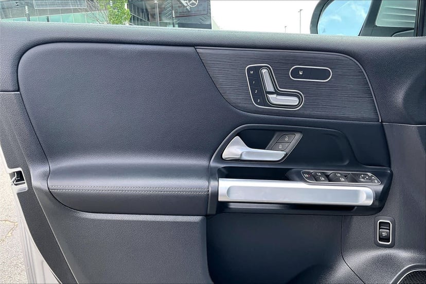 2023 Mercedes-Benz EQB 300 - Image 21