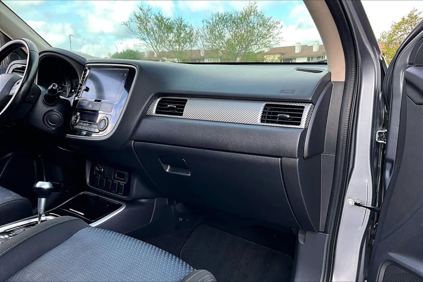 2017 Mitsubishi Outlander - Image 19