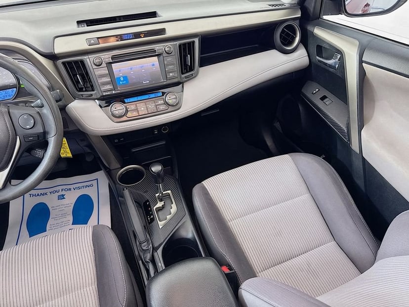 2015 Toyota RAV4 - Image 28