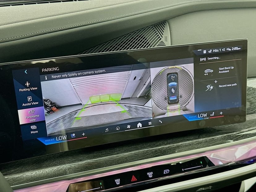 2025 BMW i7 - Image 13