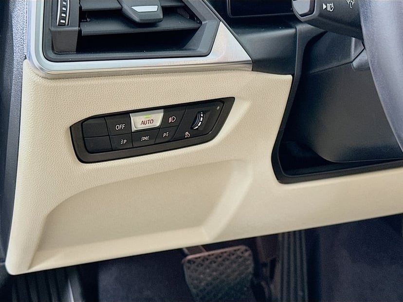 2023 BMW i4 - Image 10