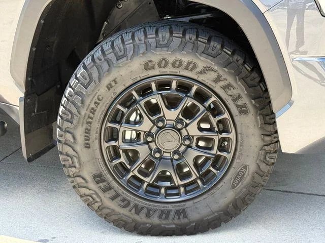 2025 Toyota Tundra - Image 30