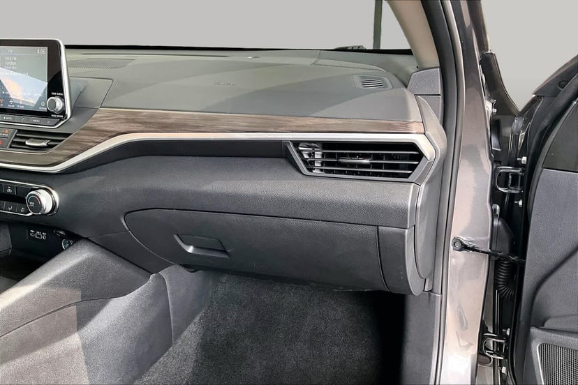 2025 Nissan Altima - Image 18