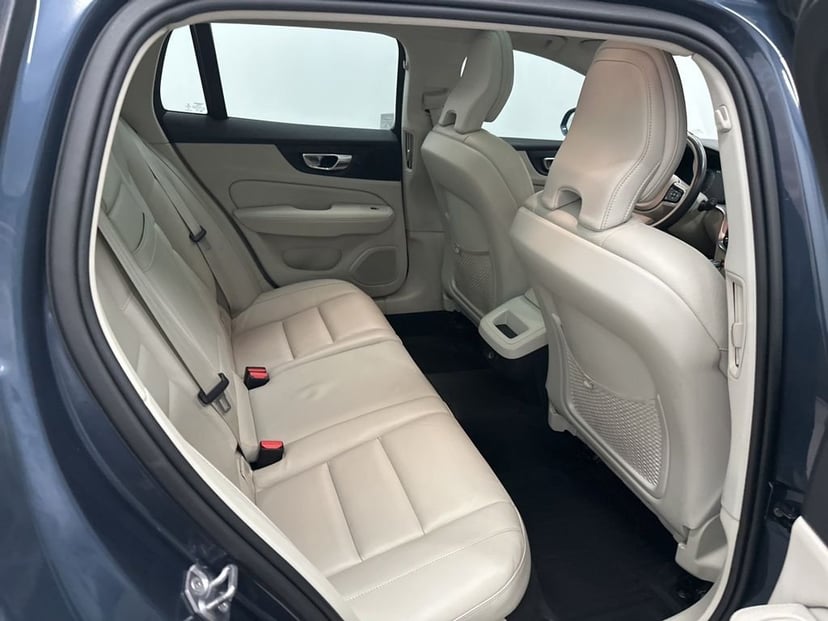 2020 Volvo V60 - Image 10