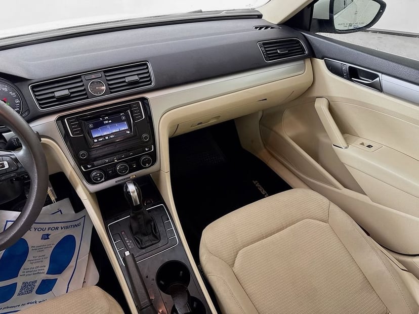 2017 Volkswagen Passat - Image 27