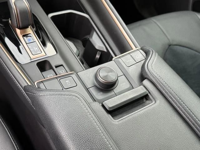2025 Toyota Grand Highlander Hybrid - Image 19