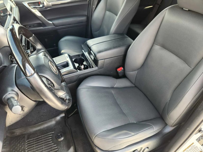 2023 Lexus GX 460 - Image 8
