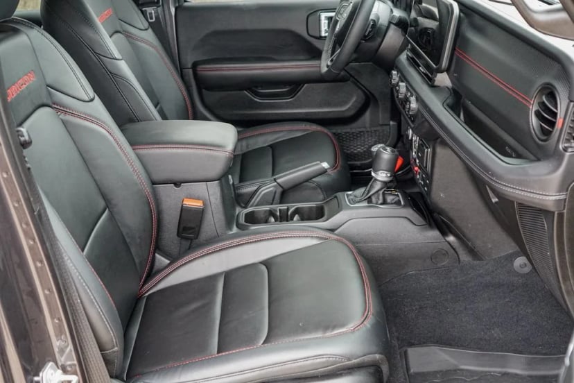 2025 Jeep Wrangler - Image 33